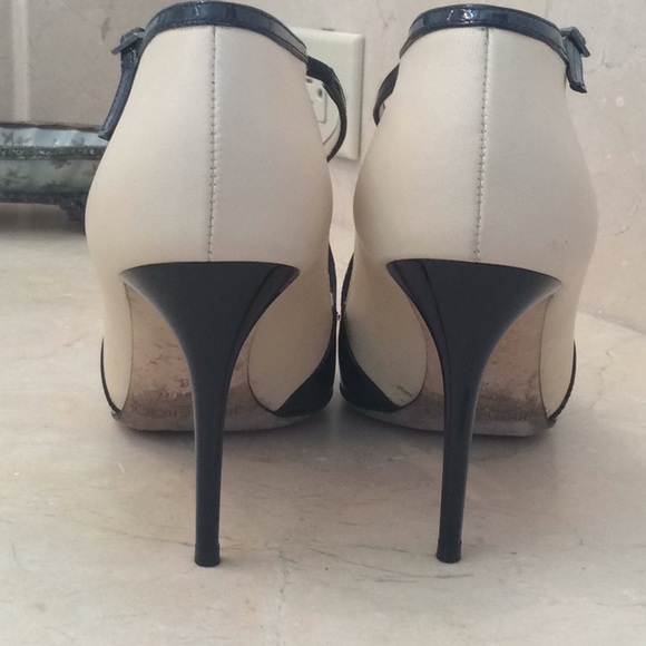 Cream and black patent heels - Picture 3 of 5
